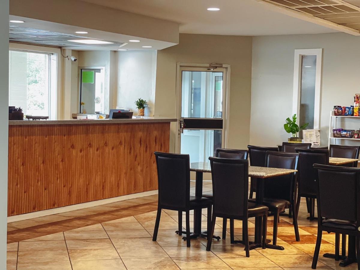 Ramada By Wyndham Lumberton Hotel Eksteriør billede