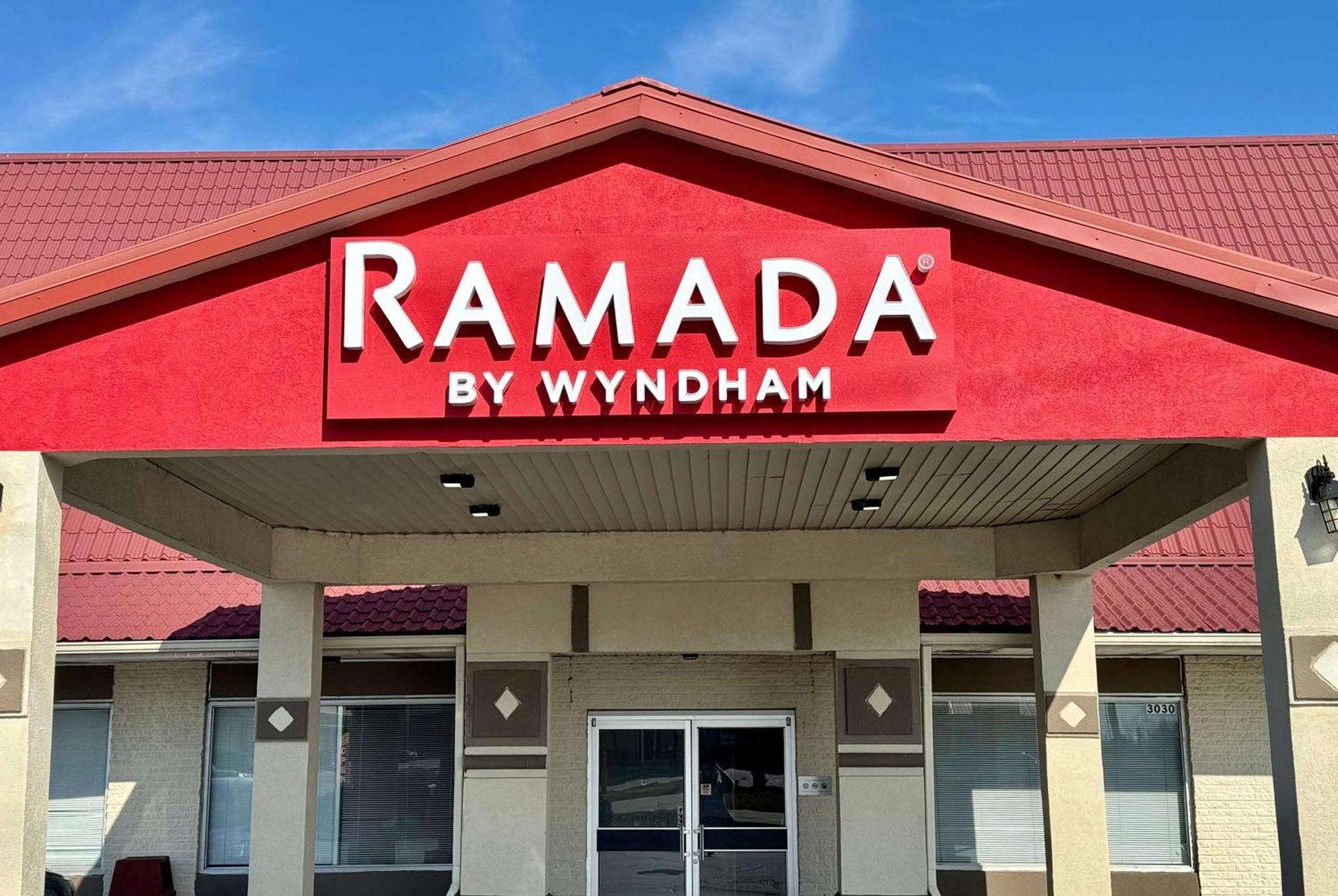 Ramada By Wyndham Lumberton Hotel Eksteriør billede